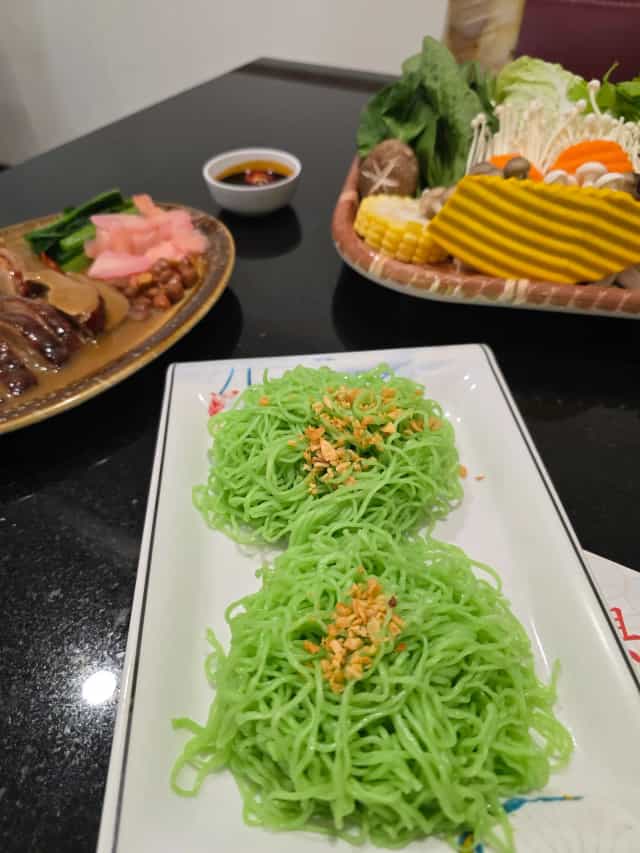เพชรตาปีสุกี้ ภูเก็ต - Phet Tapee Suki Phuket