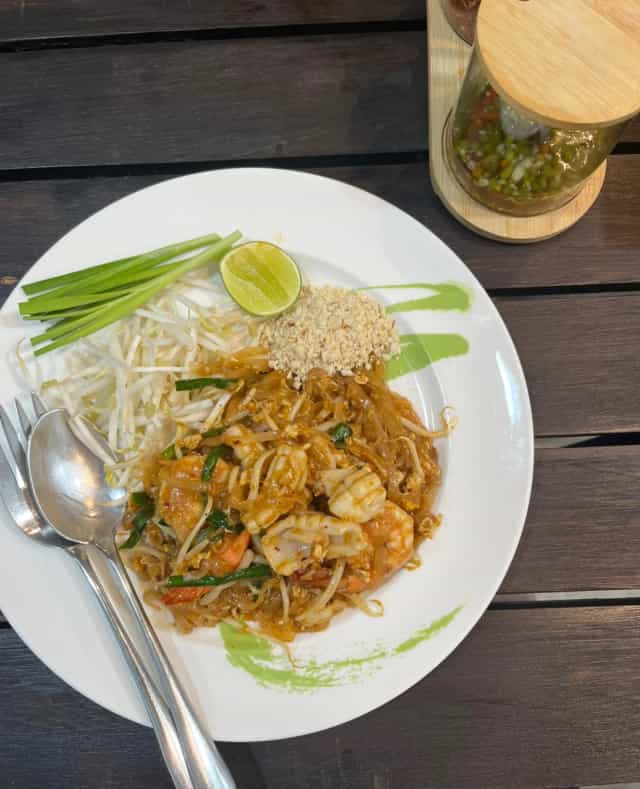 Zarah Bites & brews Halal (ติดกับร้าน Mahsuri Tour kamala)