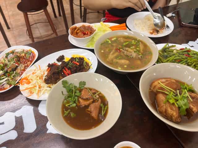 8เล้ง ข้าวต้มวงเวียน