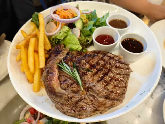 Wandee Steak Salad T Bar