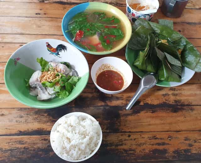 โกเที่ยงต้มยำปลา