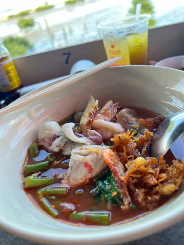 บ้านริมเลปำ เย็นตาโฟ-ต้มยำทะเล