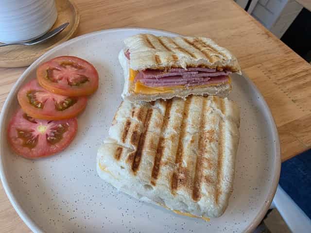 Sandwich Box Karon Beach~Speciallty coffee and Breakfast