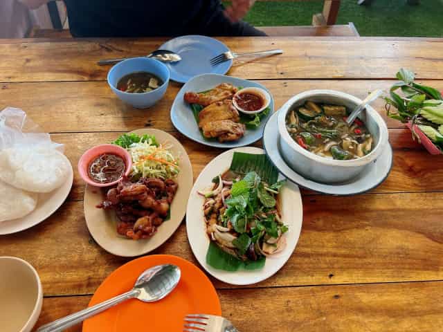 ส้มตำสองฝั่งโขง