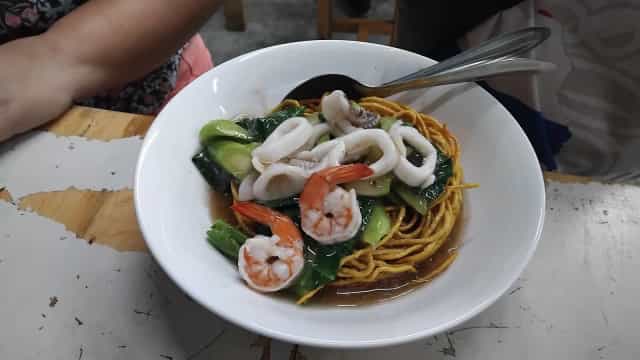 ร้านราดหน้านายเคี้ยงเอมไพรส์(ตลาดทวีสมาน)