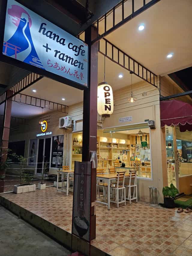hana cafe + ramen rawai らあめん花亭 ラワイ店
