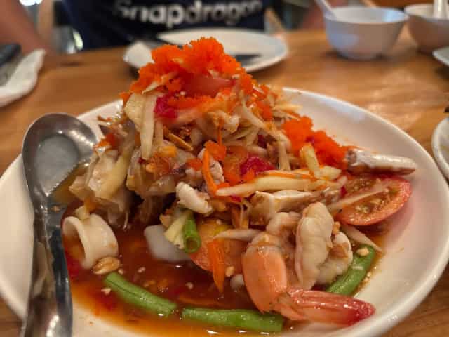 ส้มตำ ยำ เผา Somtum Yum Pao