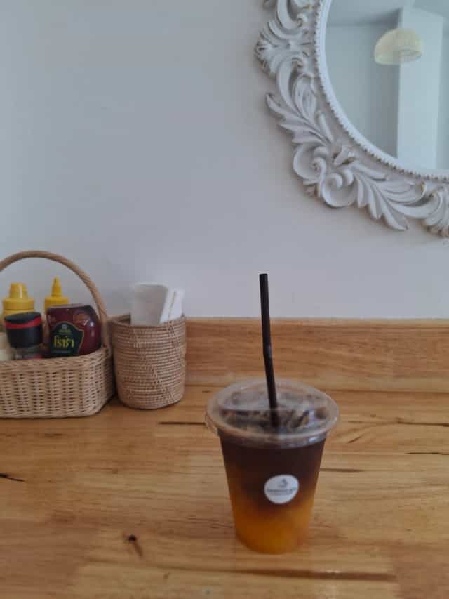 Sandwich Box Karon Beach~Speciallty coffee and Breakfast