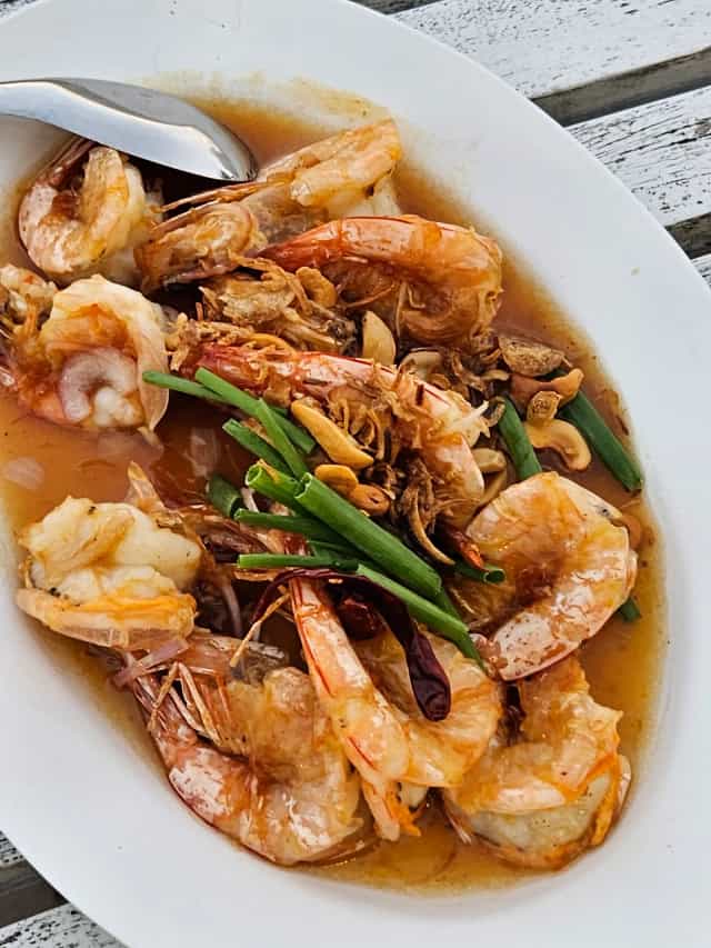 ร้านอาหารแหลมหินซีฟู้ด