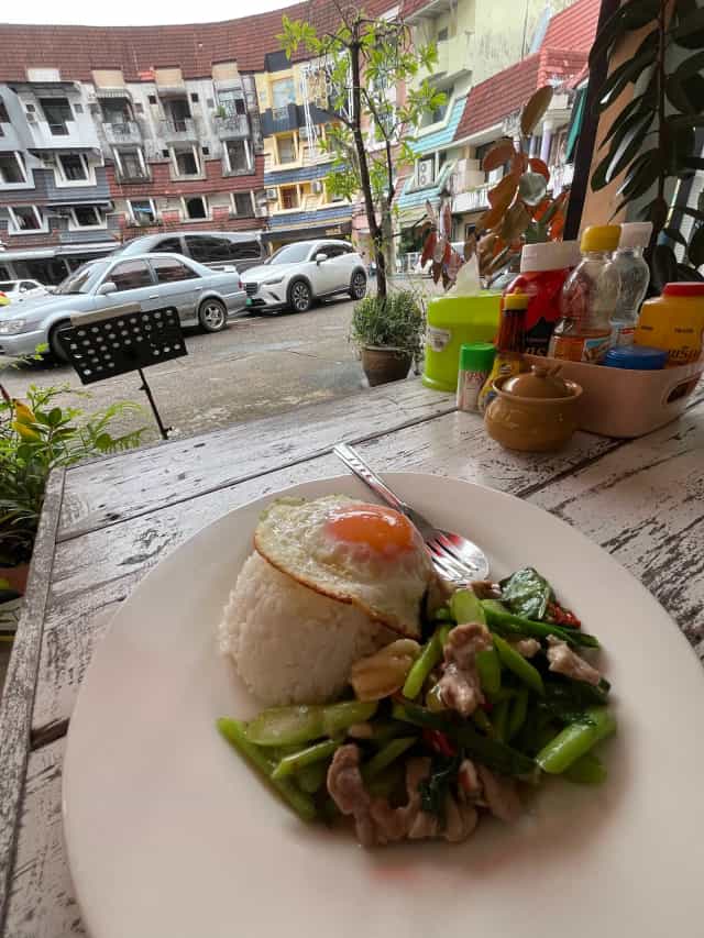 Genuine thai food มาลัย อาหารตามสั่ง