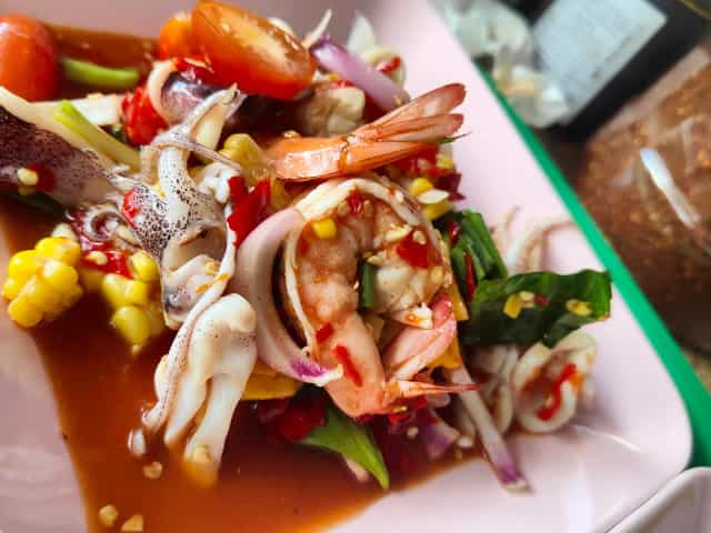 สิบแสนส้มตำแจ่วฮ้อนจิ้มจุ่ม