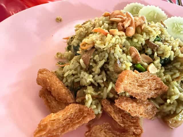 Vegetarian restaurant : Nong J (ร้านน้องเจ)