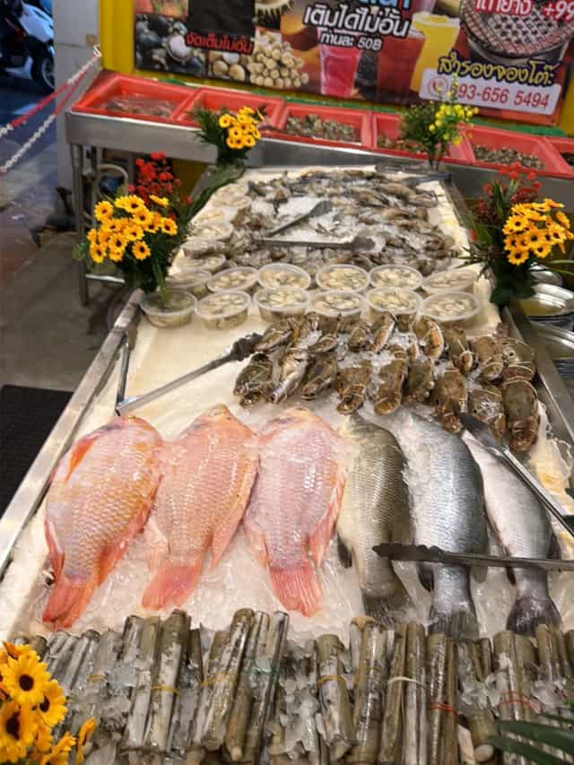 สายกอ บุฟเฟต์ หมูกระทะ & ซีฟู๊ด Sai Kor Buffet MooKaTa Seafood 自助餐、海鮮、燒烤和湯Гриль-шведский стол