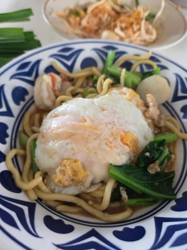 ผัดไทยหกเหลี่ยม