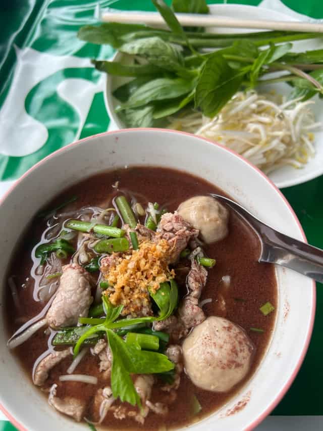 ก๋วยเตี๋ยวเรือราไวย์ ซอยไสยวน