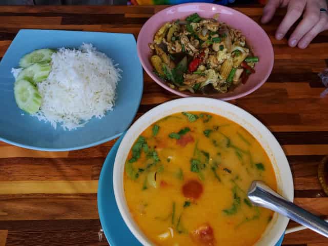 ร้านอาหารอิสลามหัวควน(ก๊ะสาว)