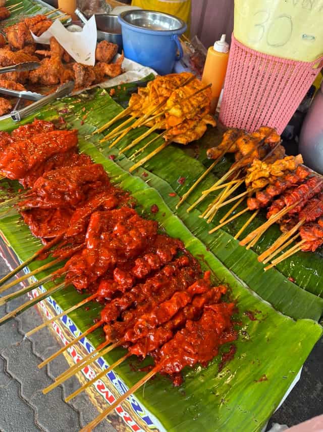 ไก่ทอด ไก่ย่างบังหยาสะพานหิน