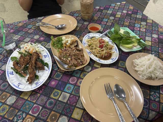 ร้าน โกแบงค์แซ่บอีสาน
