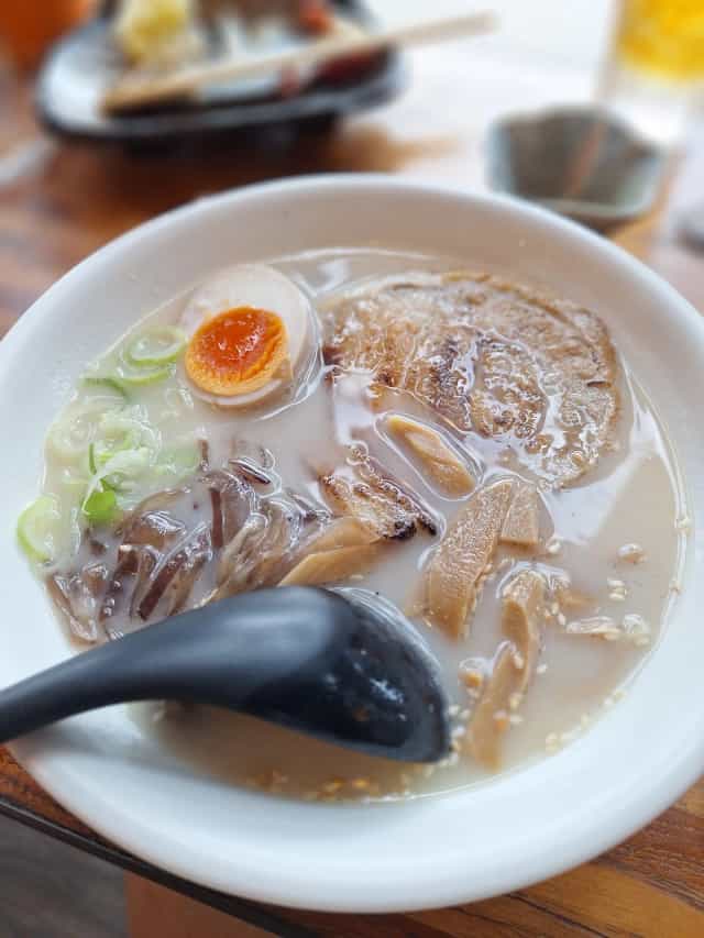 หอมหอม ราเมน แอนด์ ซูชิ